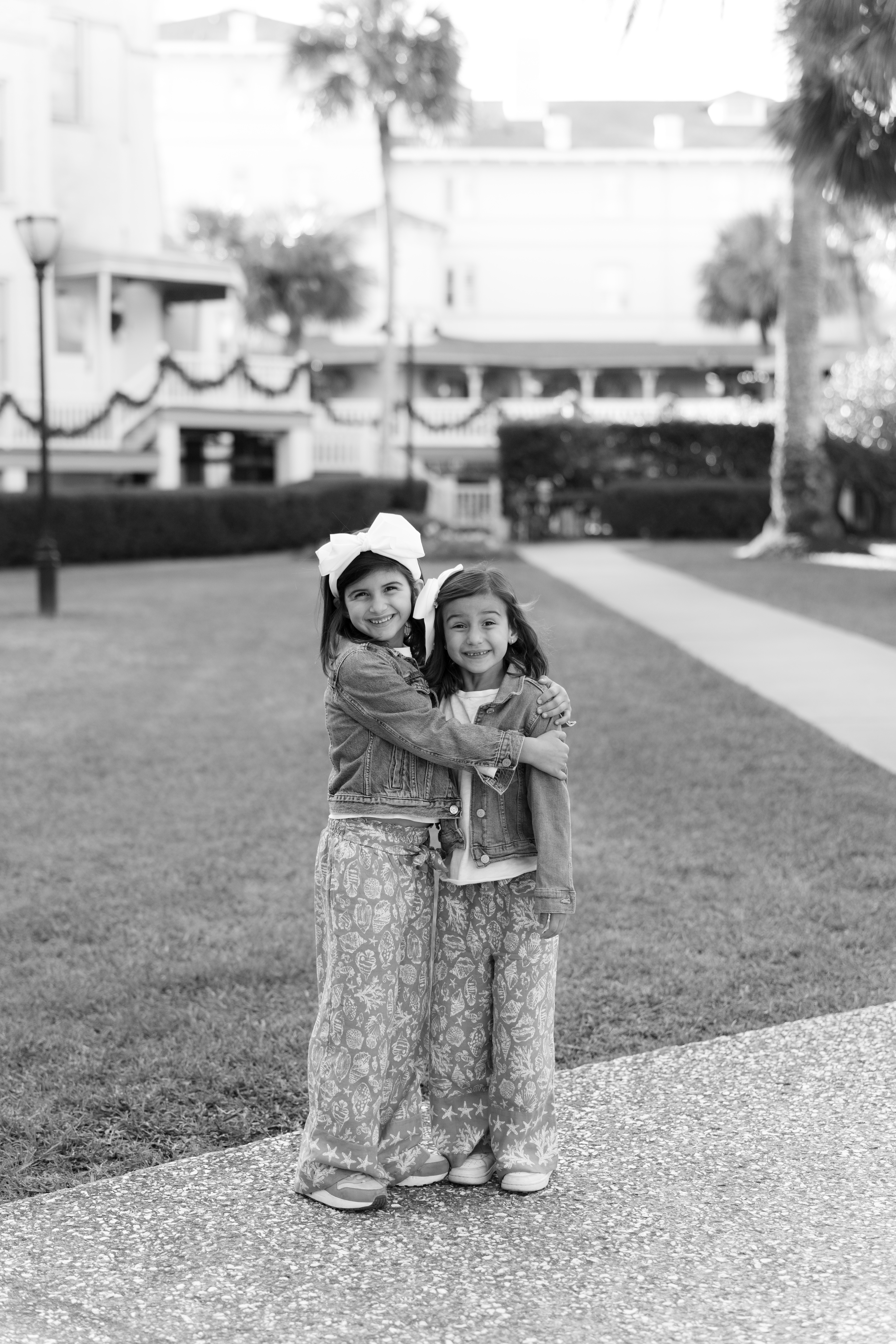 Jekyll Island family photographer capturing a multi generation family on vacation