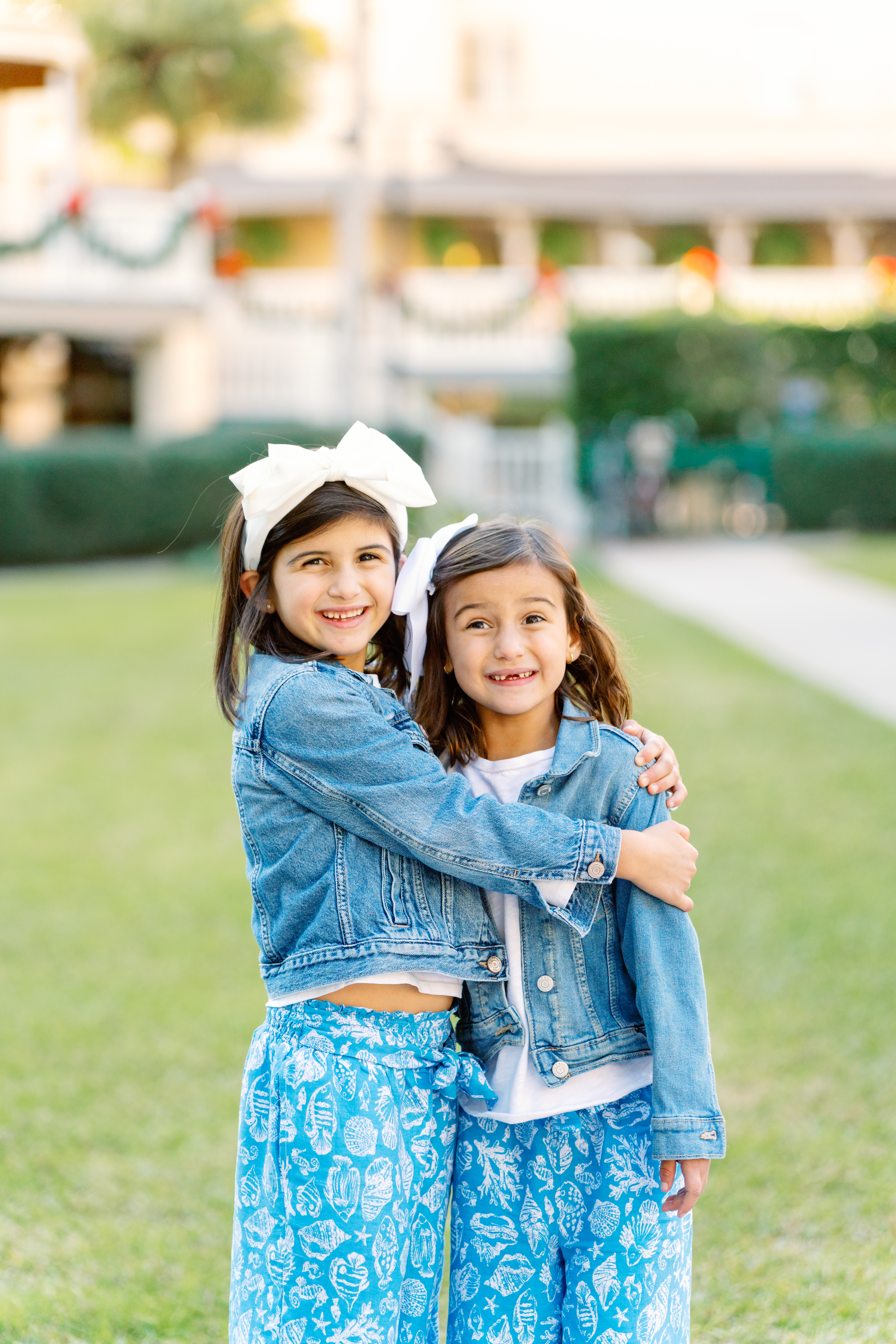 Jekyll Island family photographer capturing a multi generation family on vacation