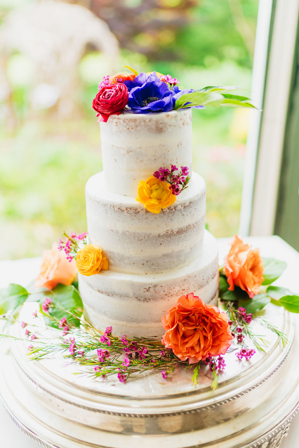 Cake cutting during intimate Glen-Ella Springs wedding reception

